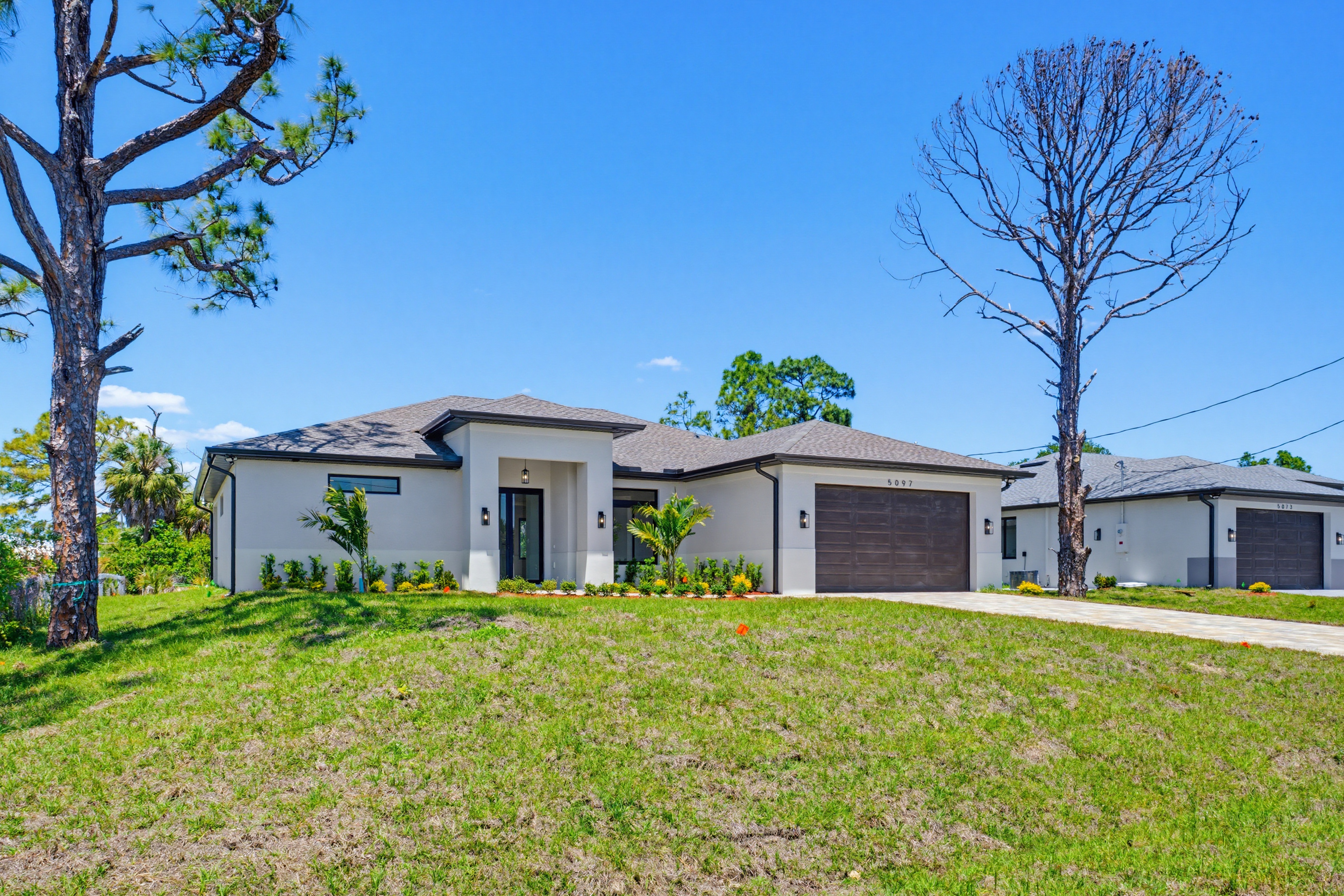 Single-story Sarasota home — exterior